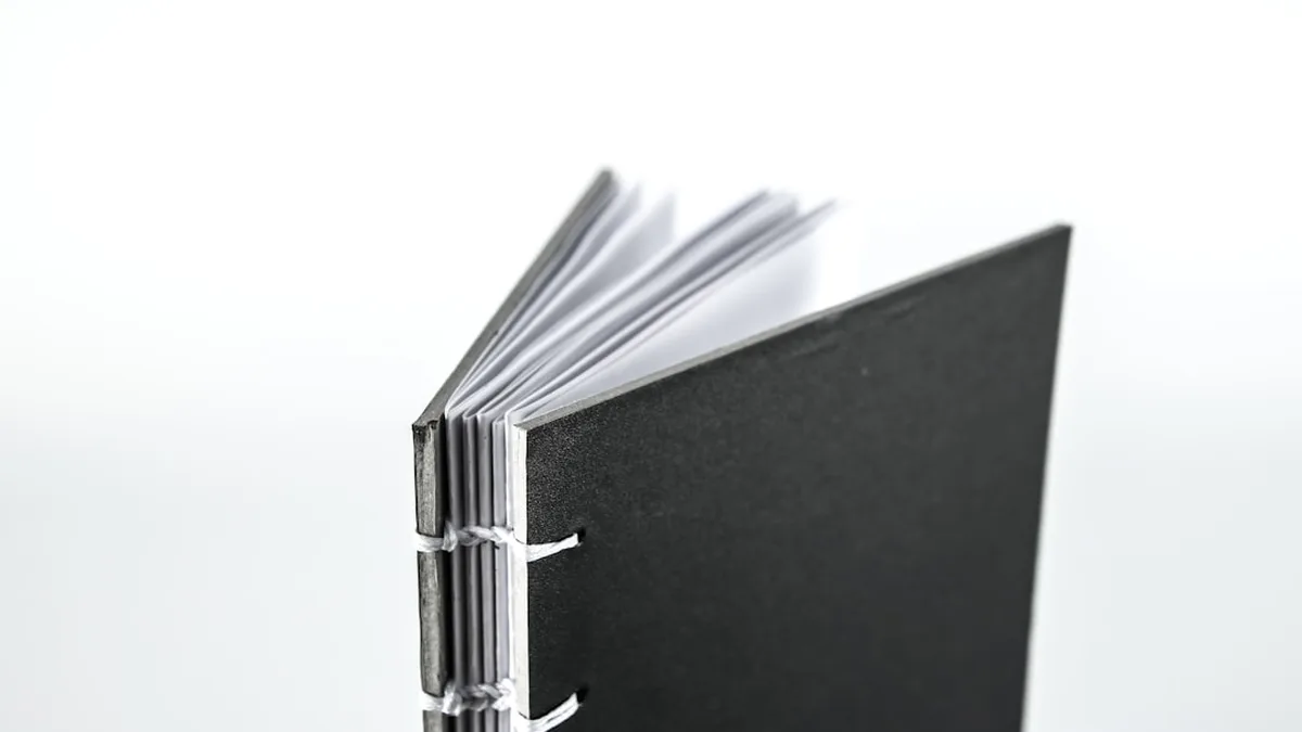 Fabriquer un carnet relié à la maison